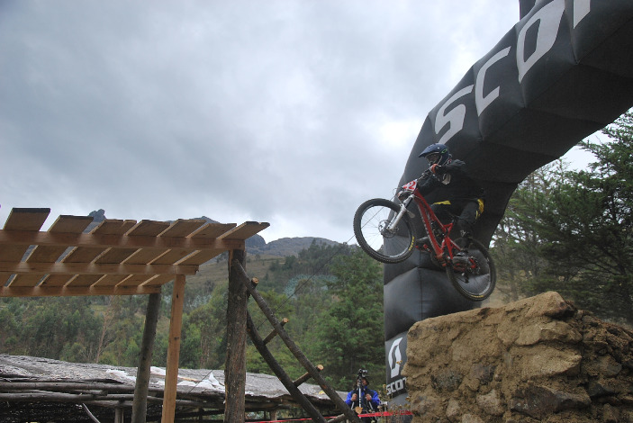 Cycling in Wilcahuain - Imagen 2