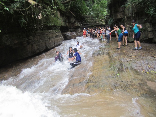 ADVENTURE AT THE MERETARI SLIDE - Imagen 11