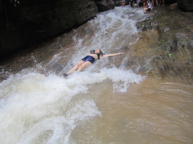 ADVENTURE AT THE MERETARI SLIDE - Imagen 16