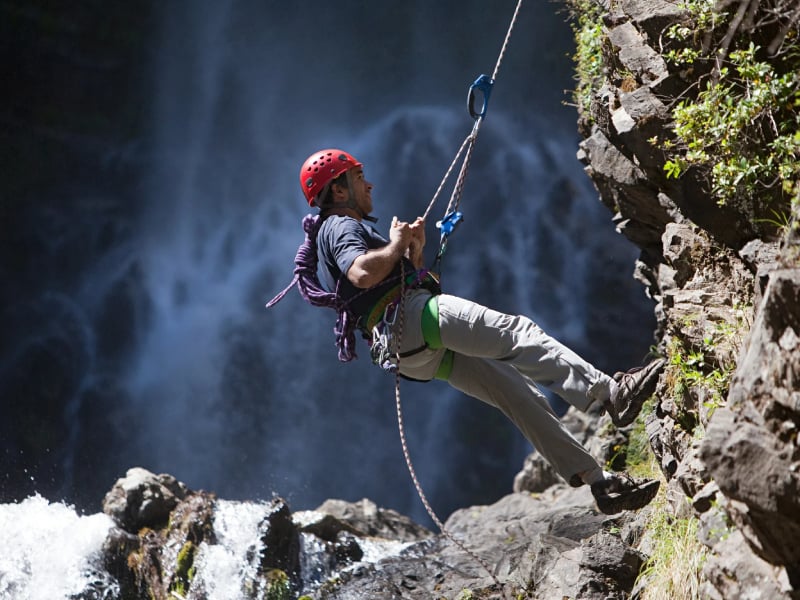 This is what you need to know before practicing Rappelling (The last one is the most important)
