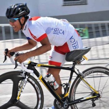 Peruvian cyclist with disability wins silver medal in Spain