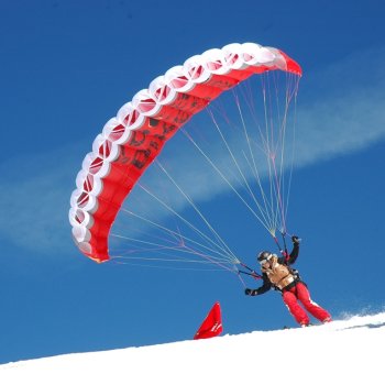 Speedriding: Combination of Paragliding and Skiing