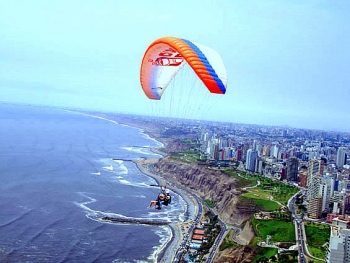 Paragliding in Miraflores