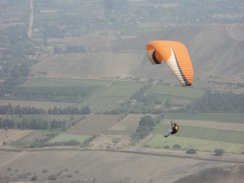 Paragliding in Pachacámac