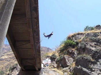 Bungee Jumping in Autisha