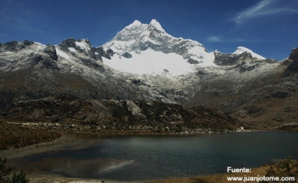 Climbing in Nevado Chopicalqui