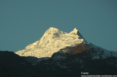 Climbing in Nevado Vallunaraju