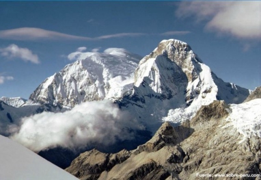Climbing in Nevado Huascaran