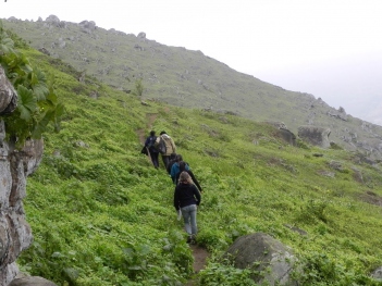 Trekking in Lomas de Lúcumo