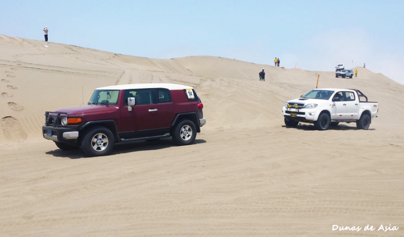 Off Road 4x4 in Asia Dunes