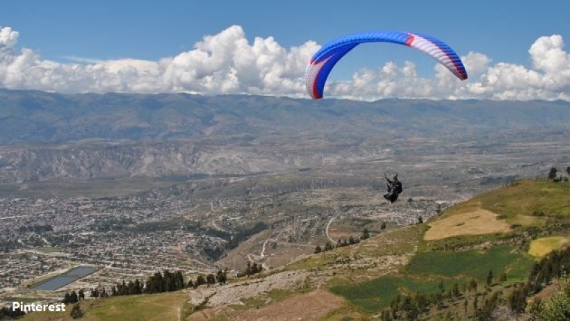 Paragliding in Cerro Campanayoc