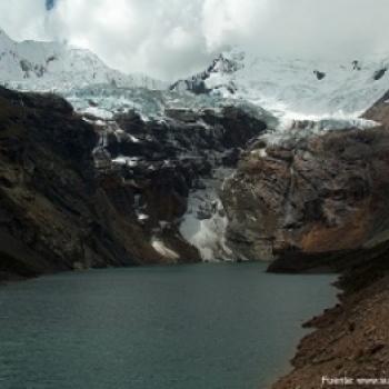 Trekking at Laguna Tullpacocha