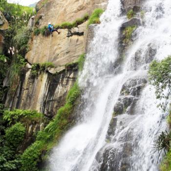 Rappelling in Huanano
