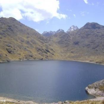 Trekking in Razuhuillca Lakes
